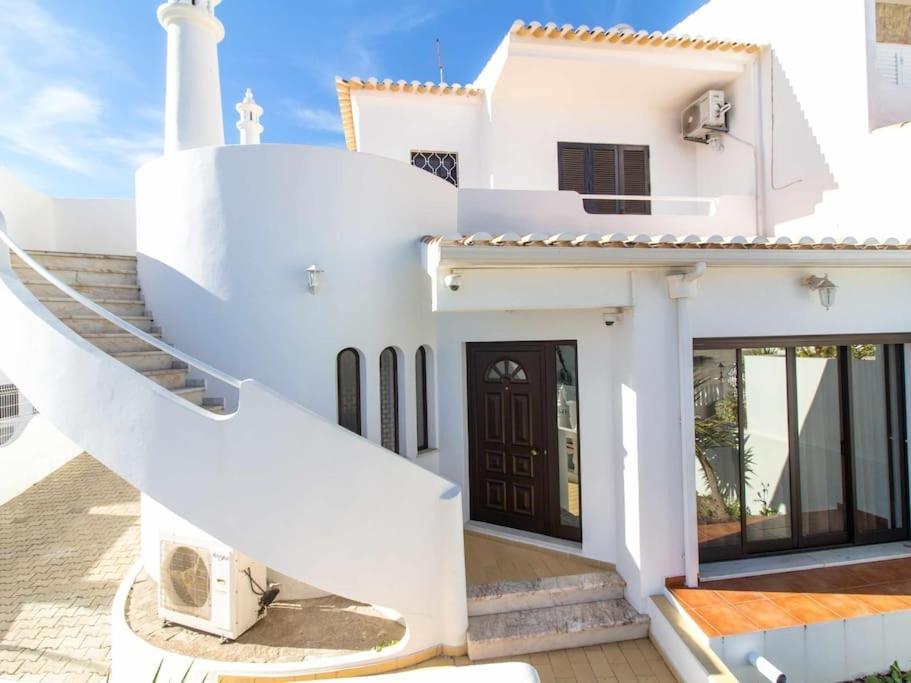 Villa Dogueno- Privat Pool & Privacy & Albufeira Center ภายนอก รูปภาพ